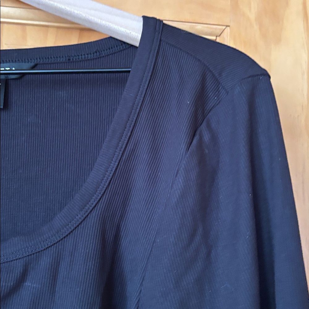 Athleta Women's Elegant Black Long Sleeve Tee - Picture 3 of 4